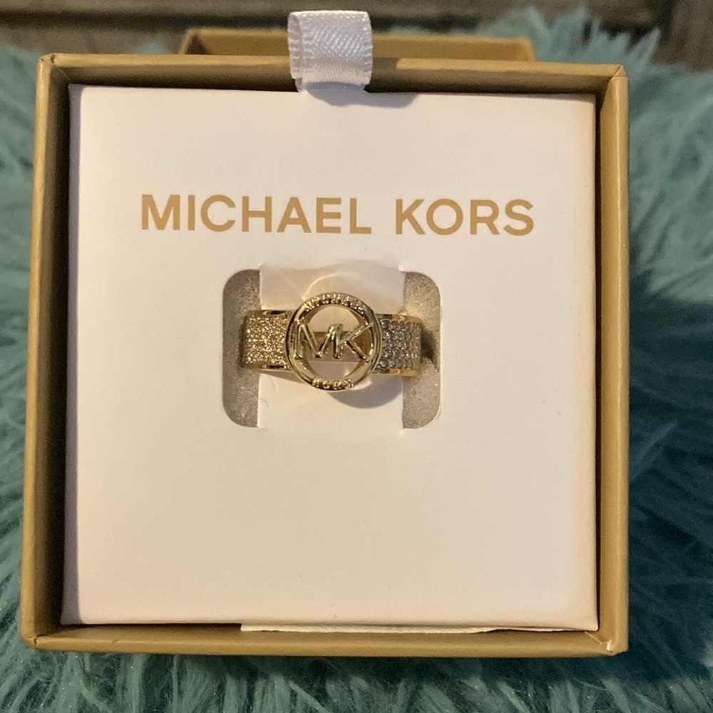 BRAND NEW MICHAEL  KORS RING SIZE 7! NWT!